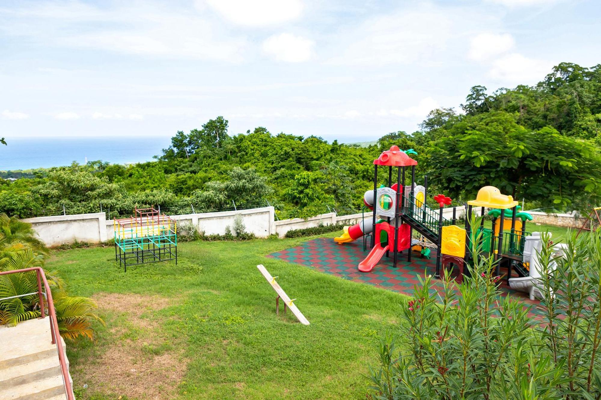 Ms. T'S Paradise @ Pyramid Point Ocho Rios Exterior foto